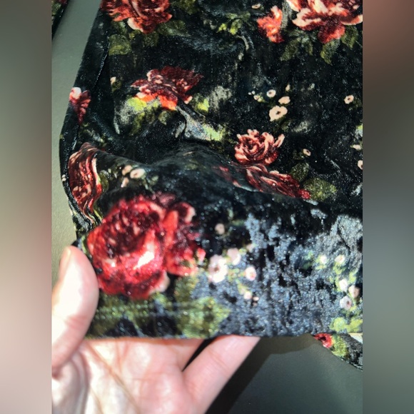 Garage Black velvet floral Skort romper size Large GUC - Picture 3 of 7